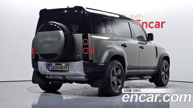 Land Rover Defender (L663) 110 D250 SE 2023 — фото 2