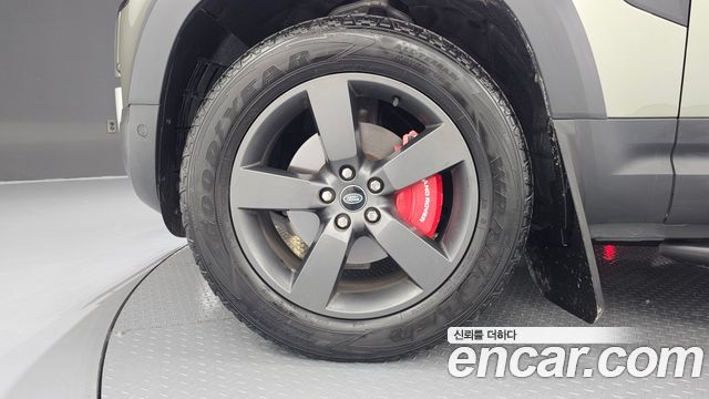 Land Rover Defender (L663) 110 D250 SE 2023 — фото 5