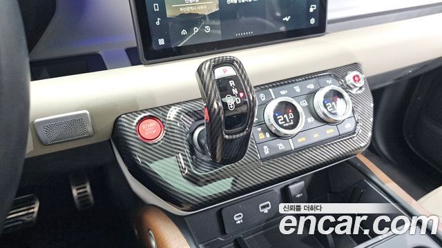 Land Rover Defender (L663) 110 D250 SE 2023 — фото 9