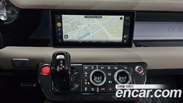 Land Rover Defender (L663) 110 D250 SE 2023 — фото 14