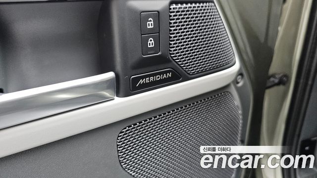 Land Rover Defender (L663) 110 D250 SE 2023 — фото 20