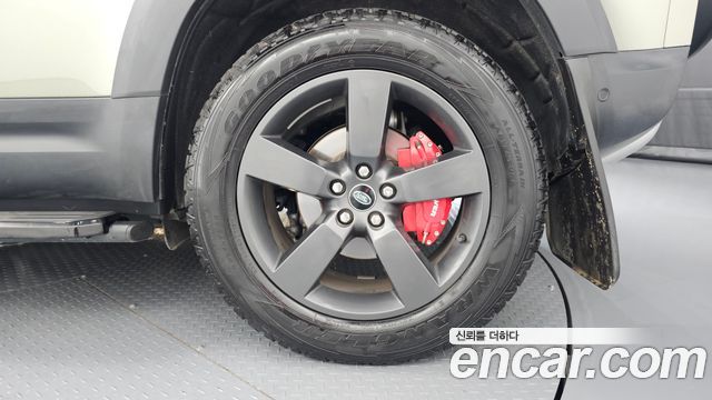 Land Rover Defender (L663) 110 D250 SE 2023 — фото 21