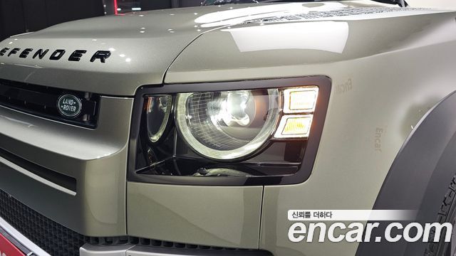 Land Rover Defender (L663) 110 D250 SE 2023 — фото 22
