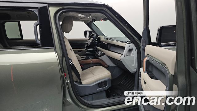 Land Rover Defender (L663) 110 D250 SE 2023 — фото 26