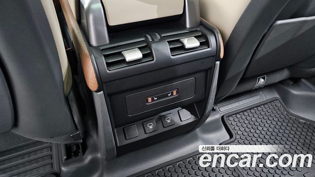 Land Rover Defender (L663) 110 D250 SE 2023 — фото 27