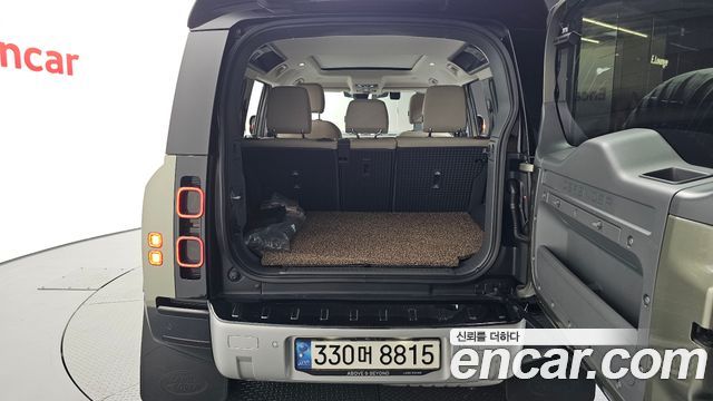 Land Rover Defender (L663) 110 D250 SE 2023 — фото 29