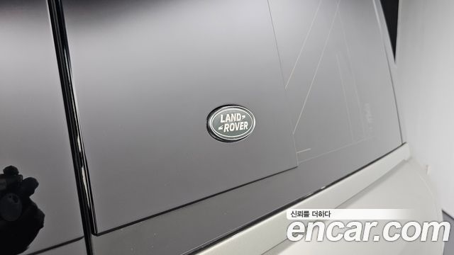 Land Rover Defender (L663) 110 D250 SE 2023 — фото 36