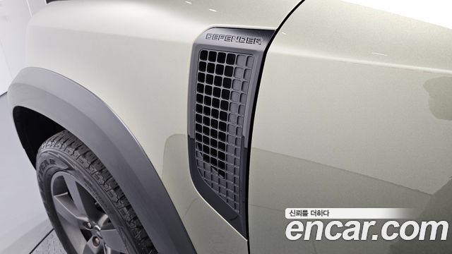 Land Rover Defender (L663) 110 D250 SE 2023 — фото 37