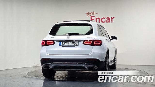 Mercedes-Benz GLC-Class (X253) GLC300e 4MATIC 2021 — фото 4
