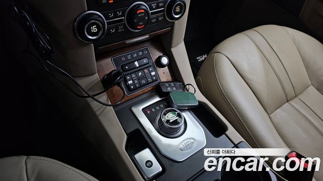 Land Rover Discovery 4 3.0 SDV6 HSE 2016 — фото 9