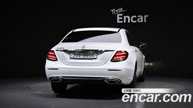 Mercedes-Benz E-Class (W213) E220d Avantgarde 2019 — фото 4