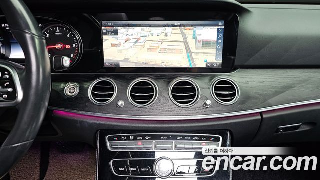 Mercedes-Benz E-Class (W213) E220d Avantgarde 2019 — фото 13
