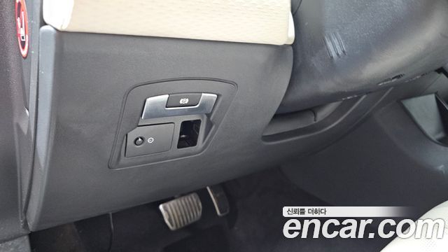 Land Rover Range Rover Velar 3.0 D300 R-Dynamic SE 2018 — фото 14