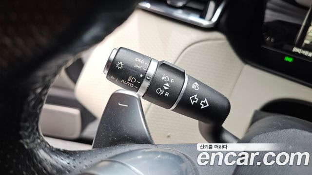 Land Rover Range Rover Velar 3.0 D300 R-Dynamic SE 2018 — фото 15