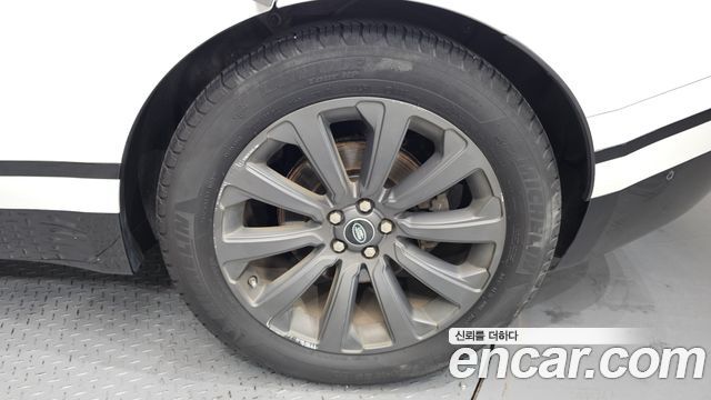 Land Rover Range Rover Velar 3.0 D300 R-Dynamic SE 2018 — фото 21