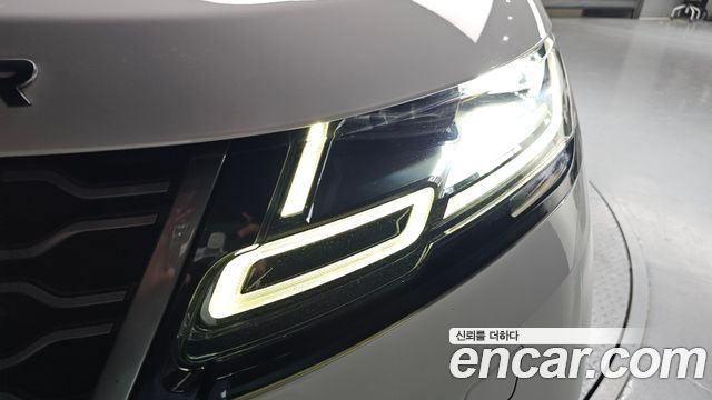 Land Rover Range Rover Velar 3.0 D300 R-Dynamic SE 2018 — фото 22