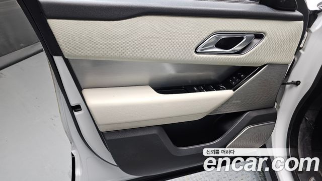Land Rover Range Rover Velar 3.0 D300 R-Dynamic SE 2018 — фото 24