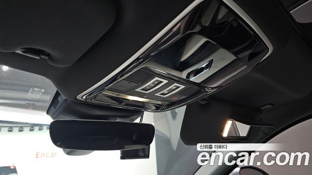 Land Rover Range Rover Velar 3.0 D300 R-Dynamic SE 2018 — фото 28