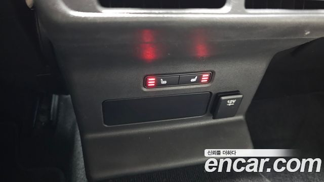 Land Rover Range Rover Velar 3.0 D300 R-Dynamic SE 2018 — фото 30