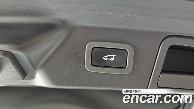Land Rover Range Rover Velar 3.0 D300 R-Dynamic SE 2018 — фото 32