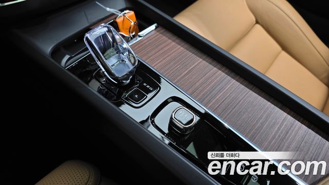 Volvo XC60 (II) T8 Ultra Bright 2025 — фото 9