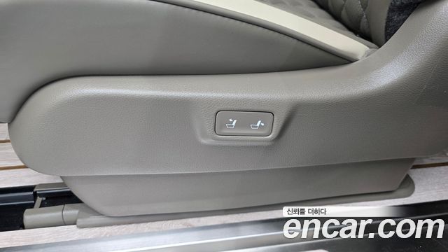 Kia Carnival (IV) Gasoline 9-Seater Hi Limousine (7-seater Limousine(Special vehicle) 2024 — фото 27