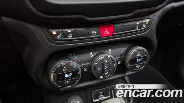 Jeep Renegade 2.0 Diesel Limited AWD 2015 — фото 16