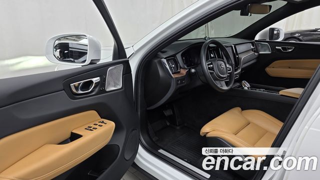 Volvo XC60 (II) B6 Inscirtion 2022 — фото 10
