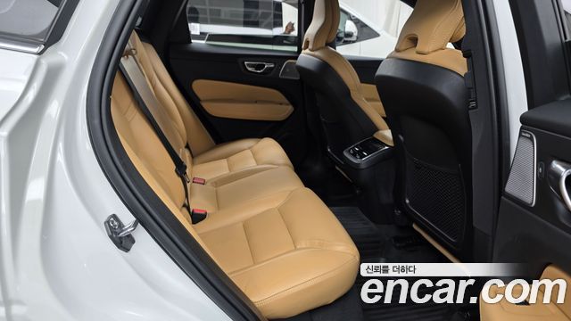 Volvo XC60 (II) B6 Inscirtion 2022 — фото 11