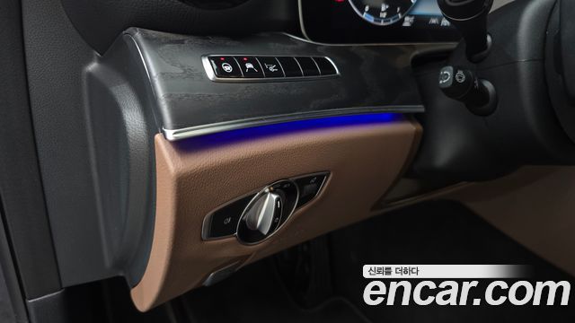 Mercedes-Benz E-Class (W213) E300 Avantgarde 2020 — фото 20