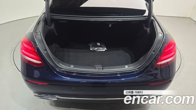 Mercedes-Benz E-Class (W213) E300 Avantgarde 2020 — фото 32