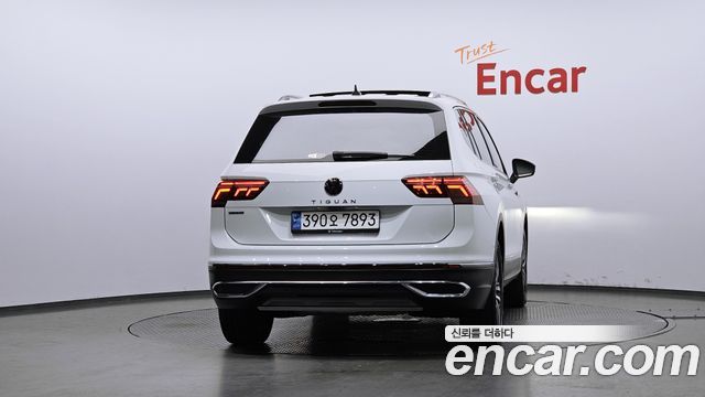 Volkswagen Tiguan Allspace 2.0 TSI Prestige 2023 — фото 4