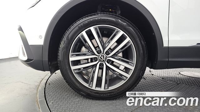 Volkswagen Tiguan Allspace 2.0 TSI Prestige 2023 — фото 5