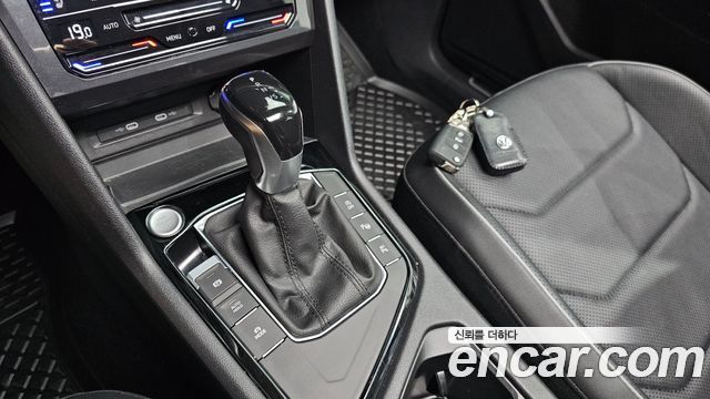 Volkswagen Tiguan Allspace 2.0 TSI Prestige 2023 — фото 9