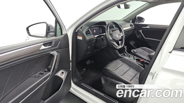 Volkswagen Tiguan Allspace 2.0 TSI Prestige 2023 — фото 10