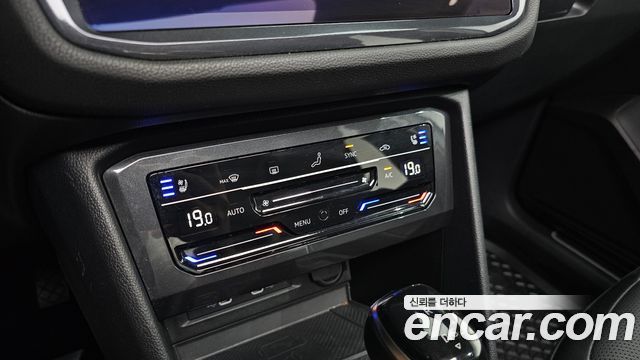 Volkswagen Tiguan Allspace 2.0 TSI Prestige 2023 — фото 18