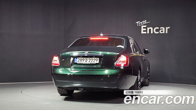 Rolls-Royce Ghost (II) 6.7 V12 2022 — фото 4