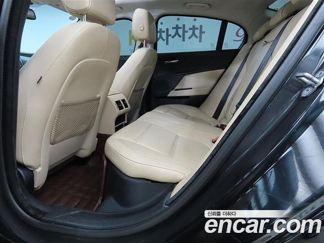 Jaguar XE 20d Prestige 2016 — фото 6