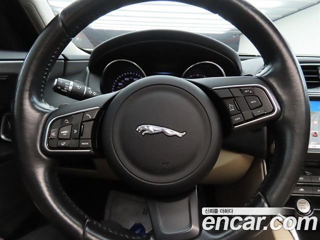 Jaguar XE 20d Prestige 2016 — фото 8