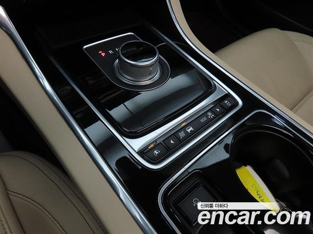 Jaguar XE 20d Prestige 2016 — фото 15
