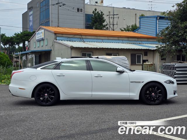 Jaguar XJ 3.0D Premium Luxury LWB X351 2018 — фото 4