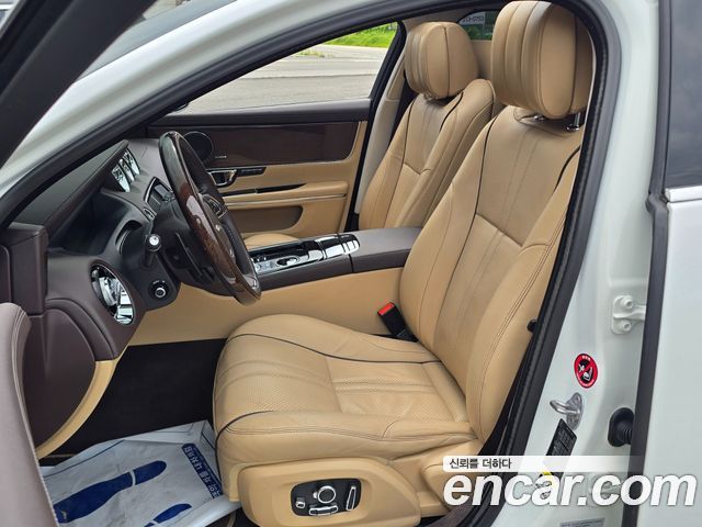 Jaguar XJ 3.0D Premium Luxury LWB X351 2018 — фото 8