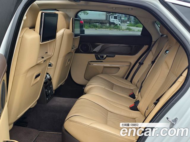Jaguar XJ 3.0D Premium Luxury LWB X351 2018 — фото 9
