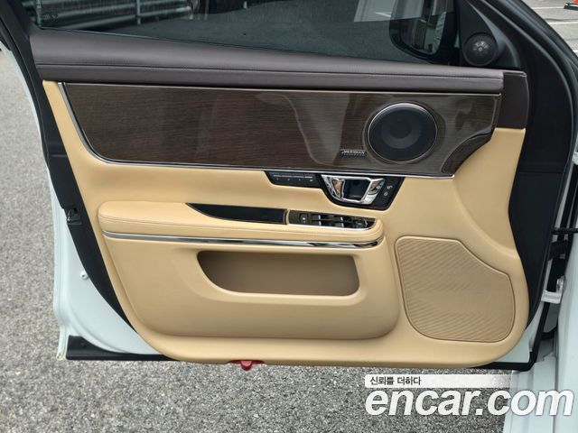 Jaguar XJ 3.0D Premium Luxury LWB X351 2018 — фото 15