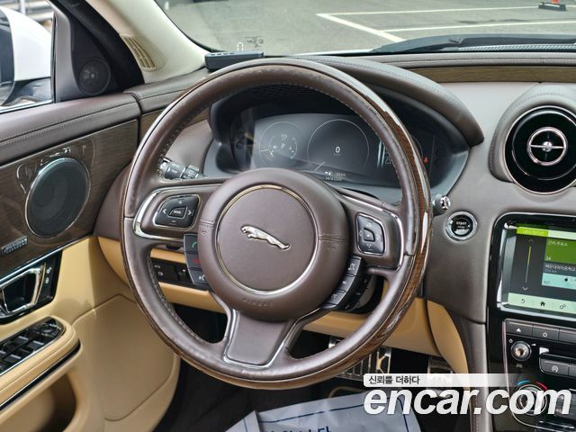 Jaguar XJ 3.0D Premium Luxury LWB X351 2018 — фото 17