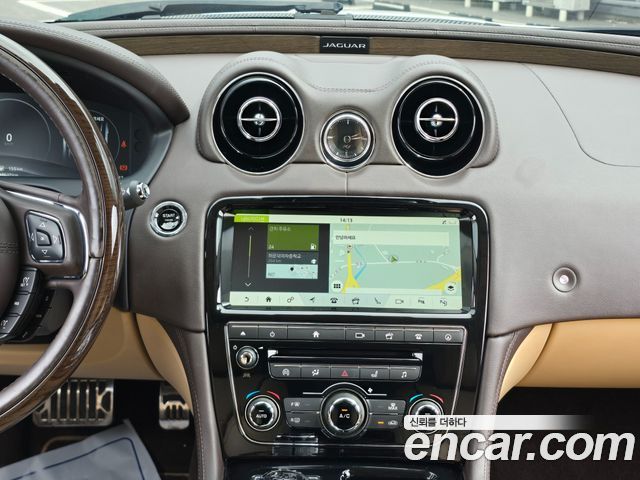 Jaguar XJ 3.0D Premium Luxury LWB X351 2018 — фото 18