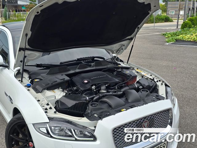 Jaguar XJ 3.0D Premium Luxury LWB X351 2018 — фото 24