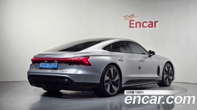 Audi e-tron GT GT quattro Premium 2022 — фото 2