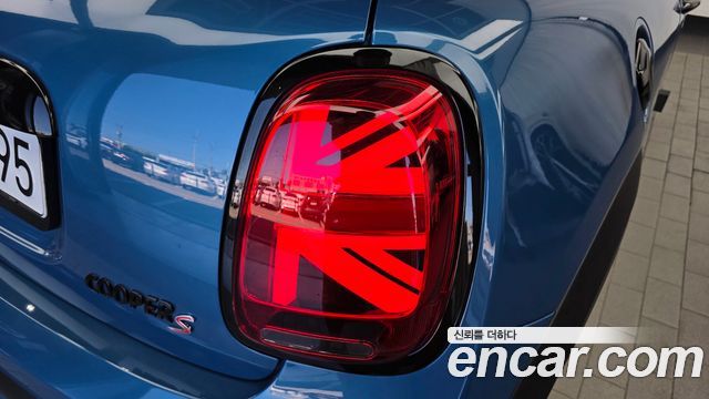 MINI Cooper S Classic Third Generation 2024 — фото 23