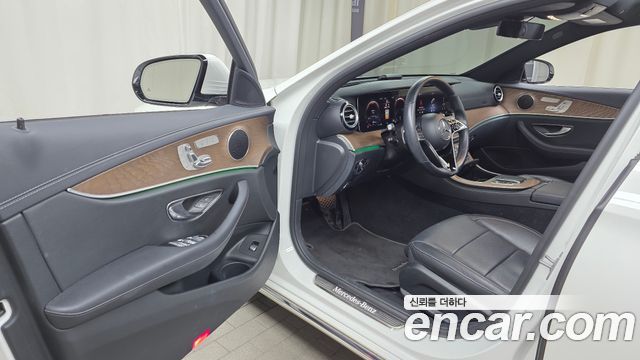 Mercedes-Benz E-Class (W213) E220d 4MATIC Exclusive 2021 — фото 10